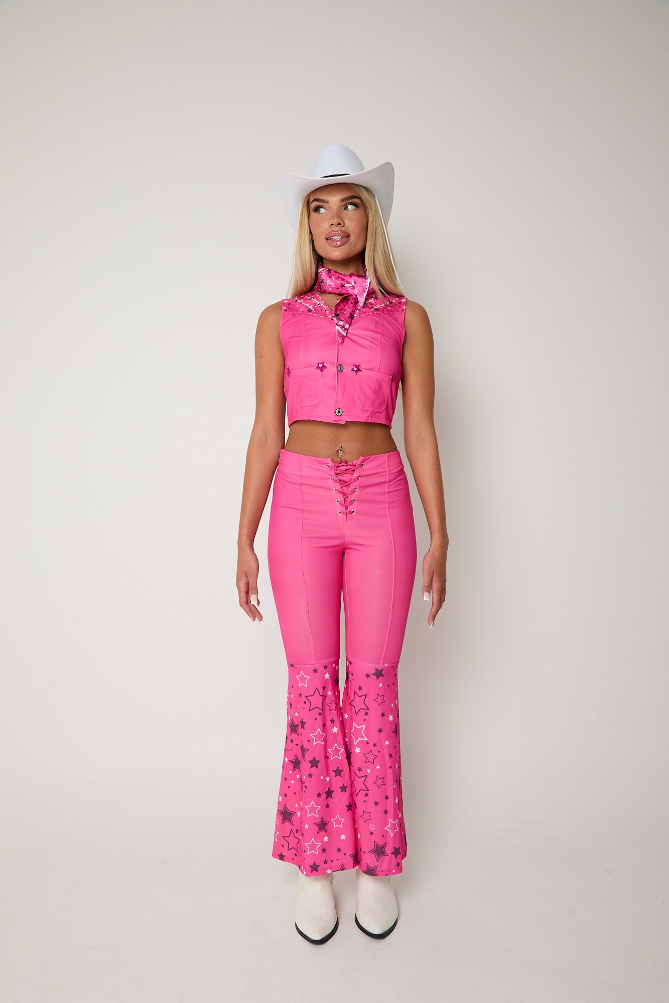 Sexy pink cowgirl costume with rhinestoned star top, tie-up trousers & hat – Rodeo Doll by Been That Witch UK